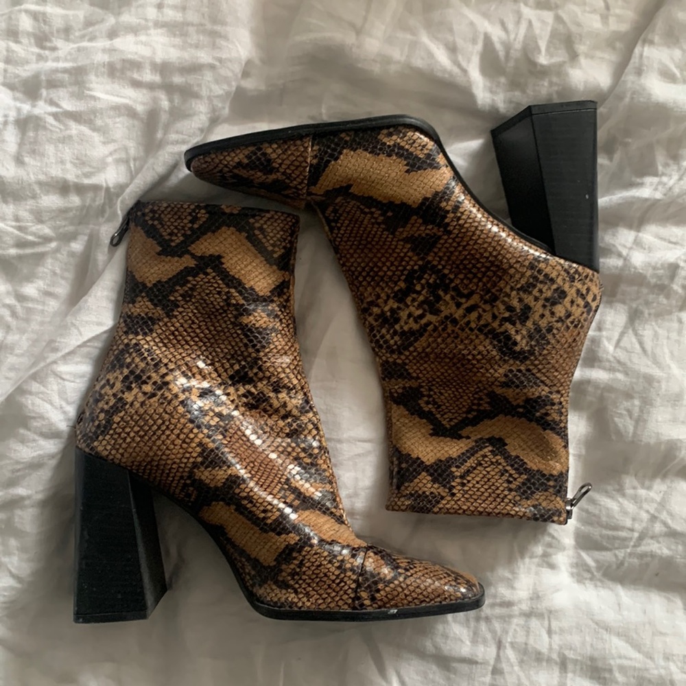 L’INTERVALLE Snakeskin Boots